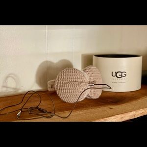 UGG Wired Earmuffs & Knitted Gloves
